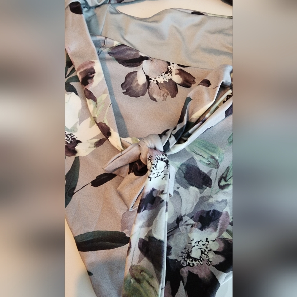 WET Swimweat Luxe Yacht Taylor One-Piece Swimsuit In Gray Floral Size MED - Picture 11 of 15